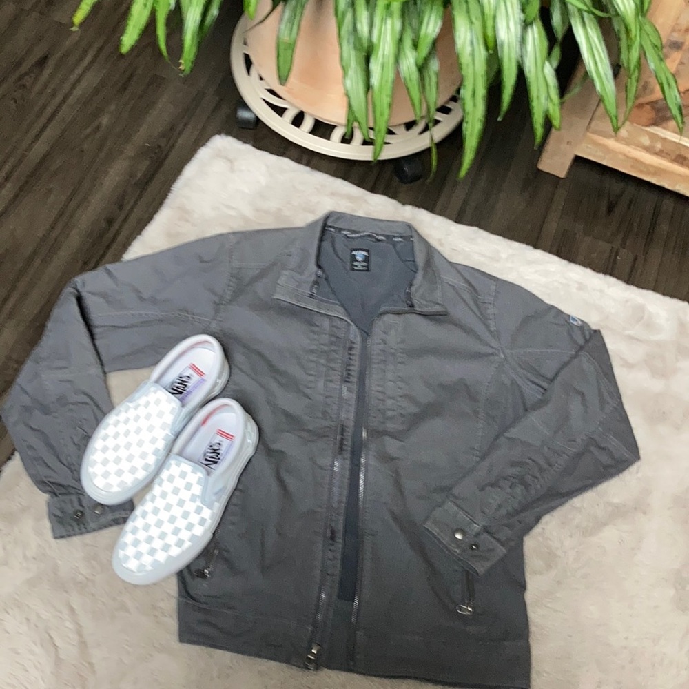 Kuhl Med great looking jacket pockets  lined